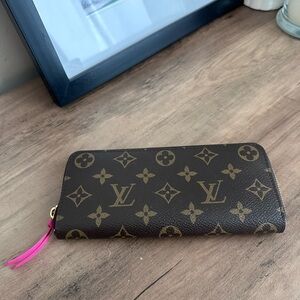 Louis Vuitton monogram canvas portefeiulle Clemence fuchsia zip around wallet